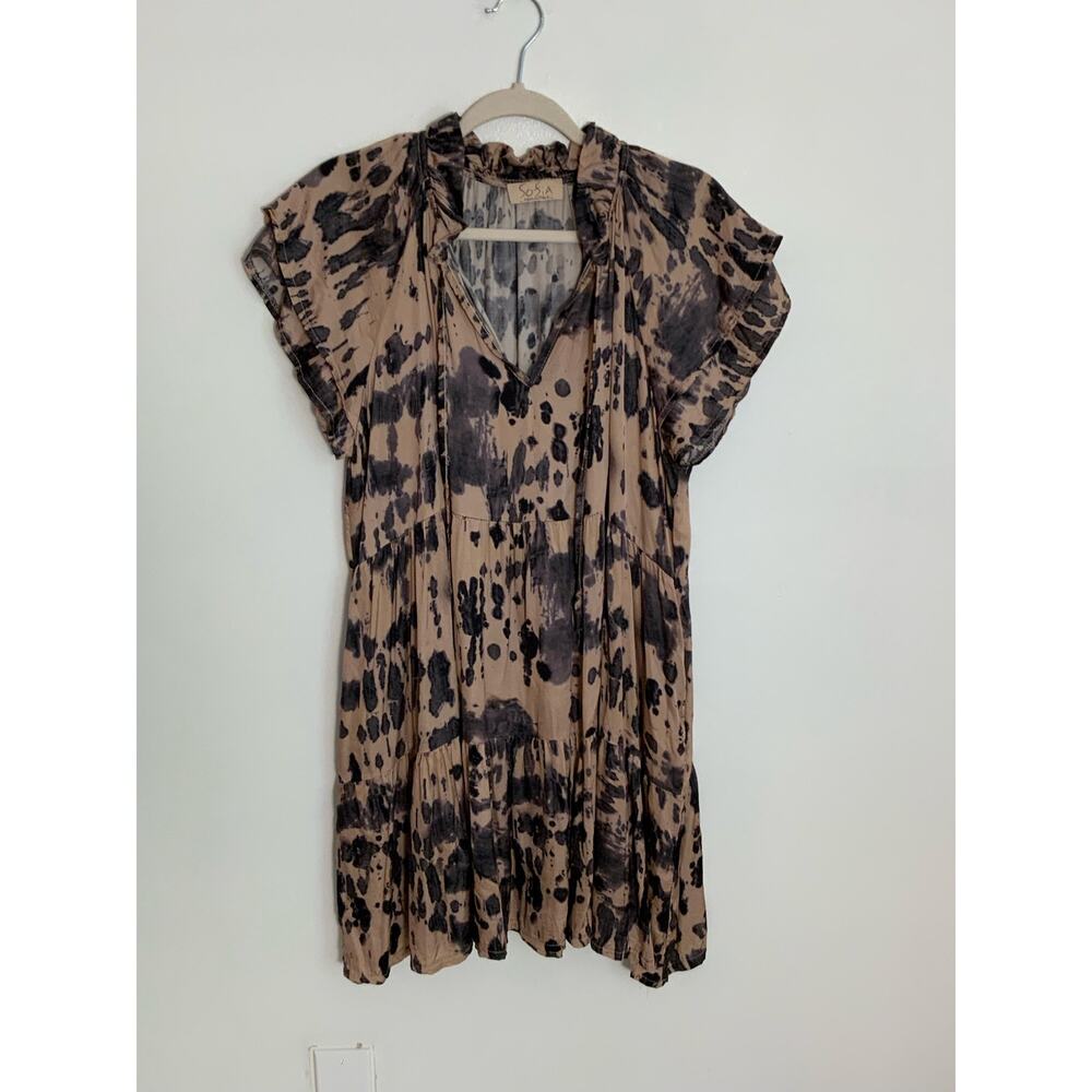 Sofia Brown‎ and tan vneck dress